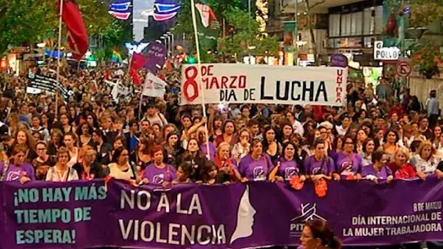 Imagen de publicación titulada Mujeres comprometidas con su tiempo y con su historia