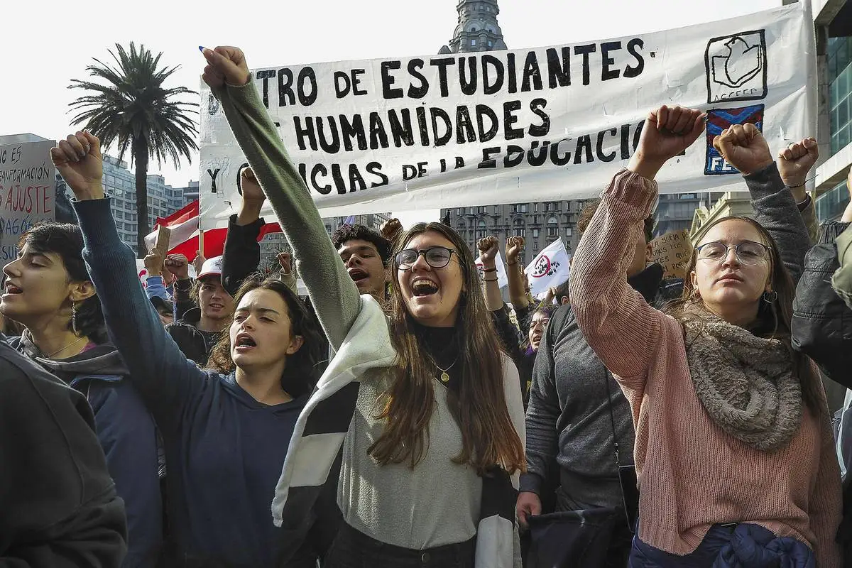 Imagen de publicación titulada A las juventudes