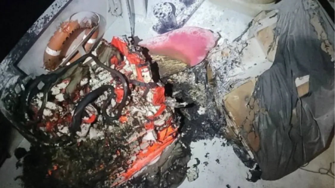 Imagen de publicación titulada URGENTE – Israel atacó con un dron-bomba la flotilla de la libertad Sumud.