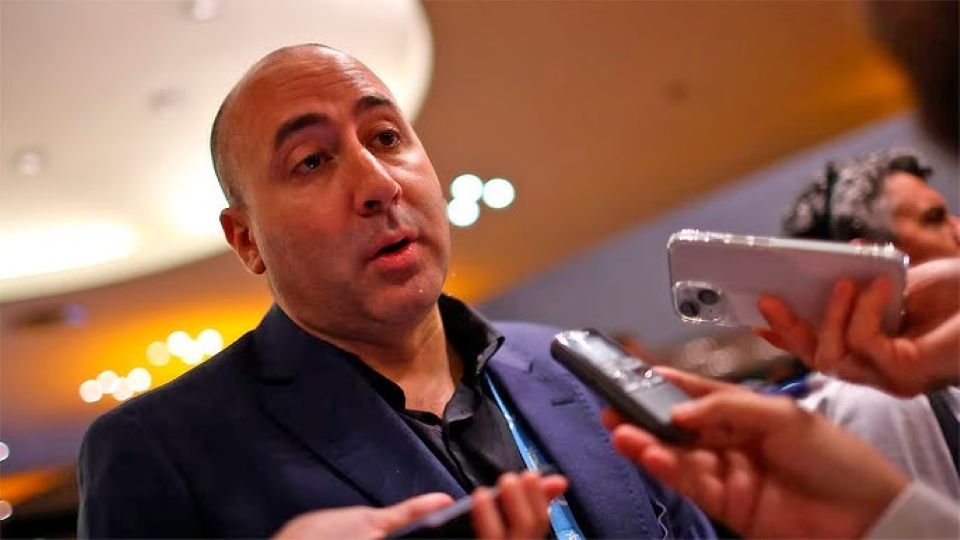Imagen destacada del artículo: Fernando Cerimedo, La Derecha Diario y su red de fake news que también opera en Uruguay