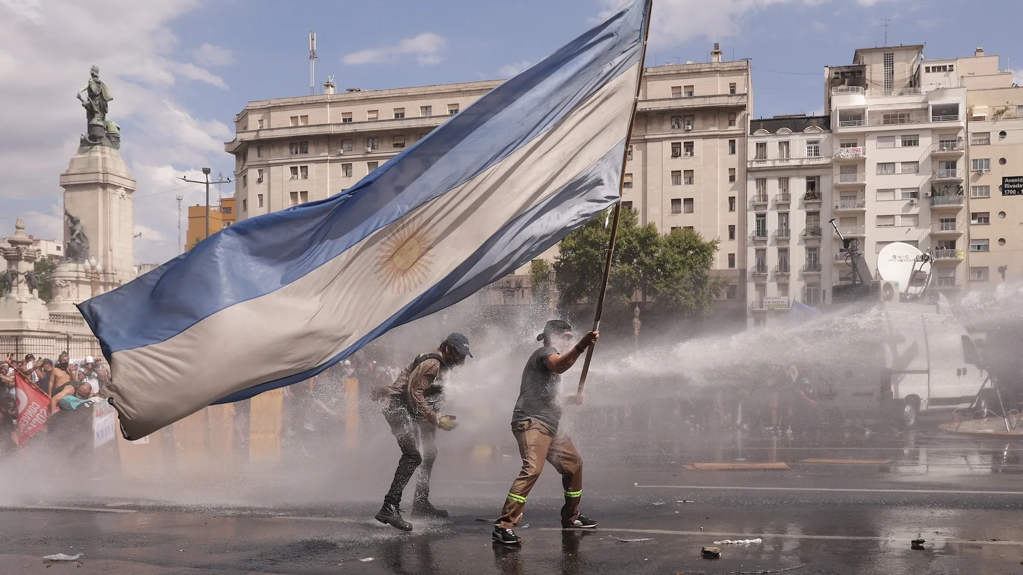 Imagen de publicación titulada Reforma laboral en Argentina se impone con represión